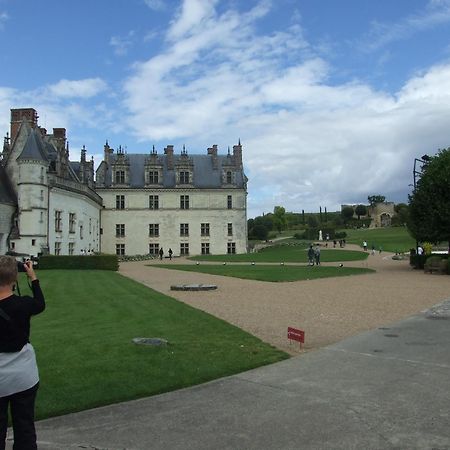 Gite-Civray-De-Touraine Troglo De Denise Exteriör bild